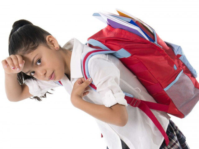 Mochila pesada na infância não é algo inofensivo